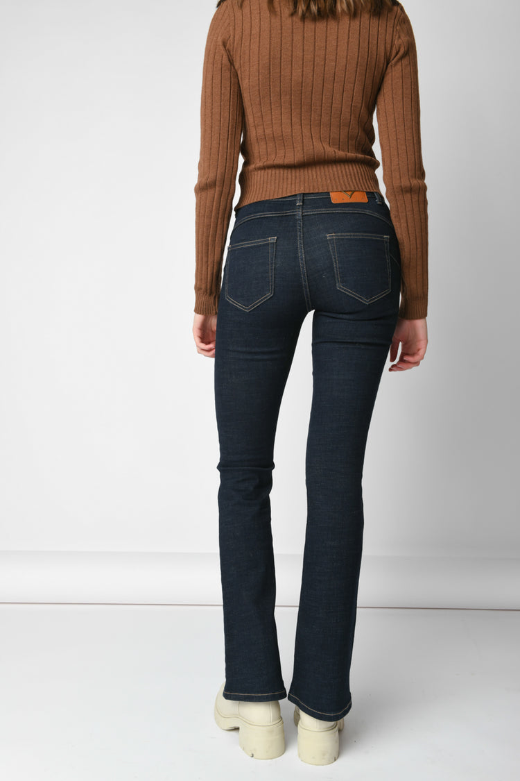 Jeans svasati con foulard