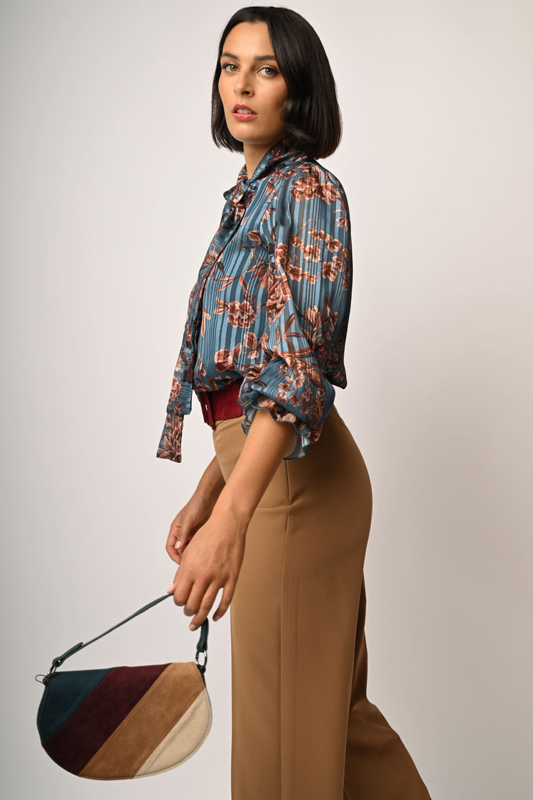 Blusa con fiocco e stampa floreale