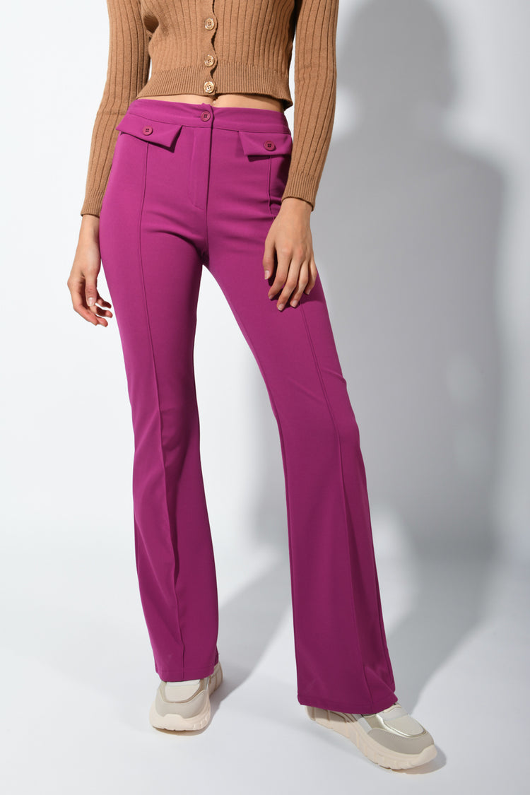 Pantaloni a gamba svasata