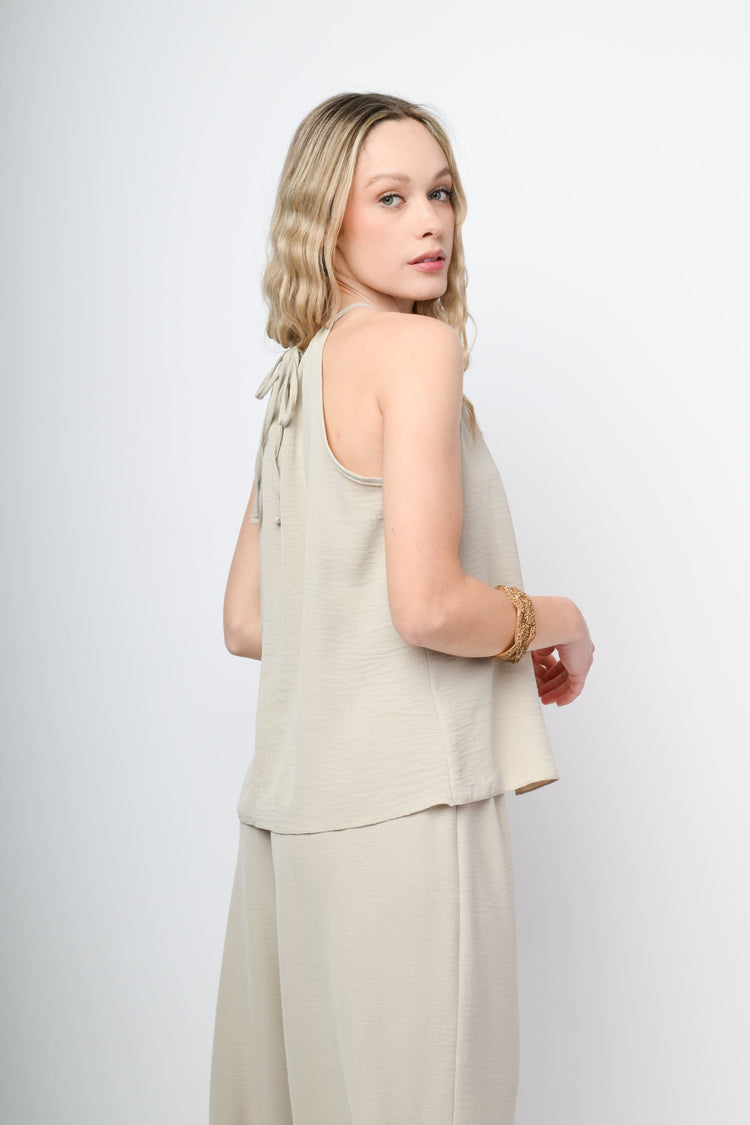 Top in crêpe con nastrino