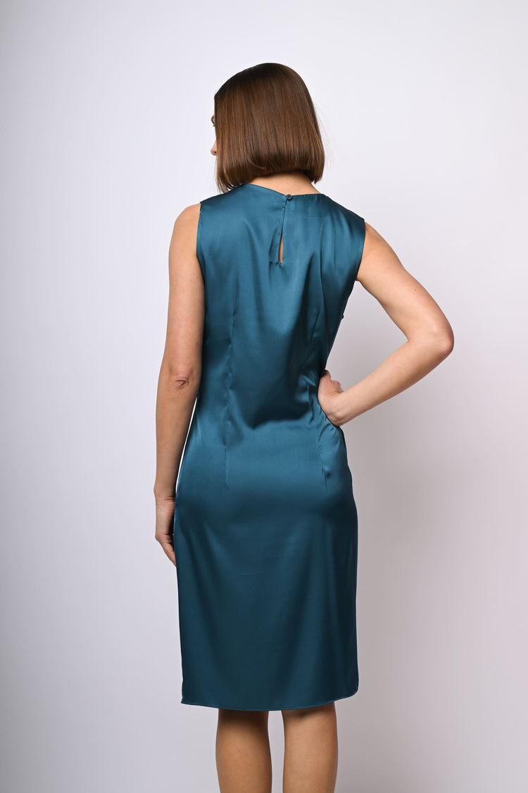 Abito in raso con nodo drappeggiato