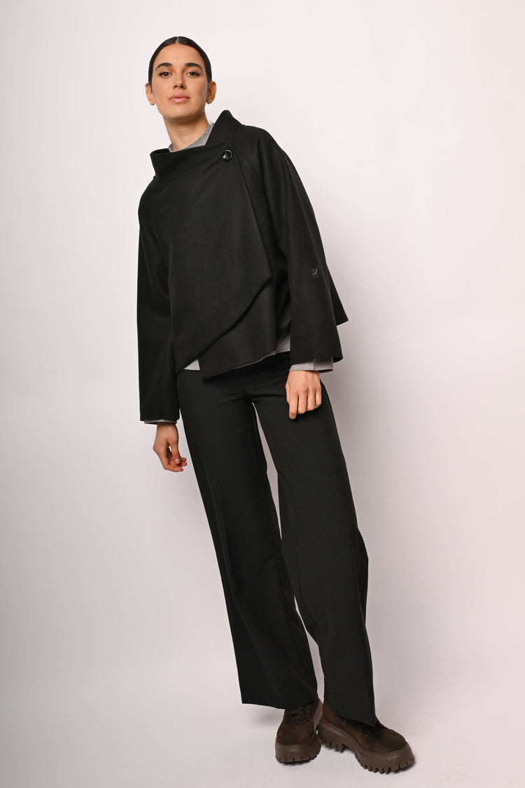 Giacca a cappa con bottone