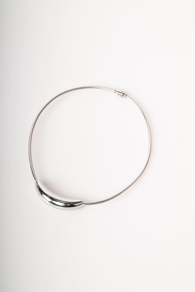 Collana rigida in maglia metallica