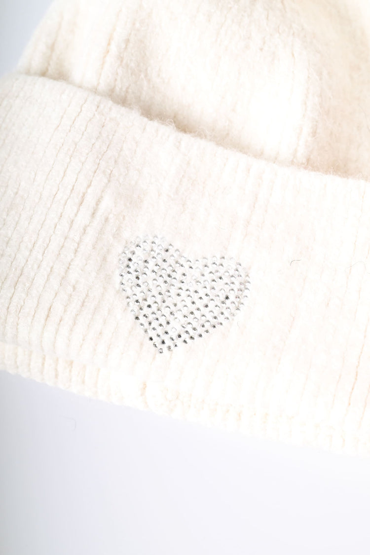 Berretto con pompon e cuore in strass