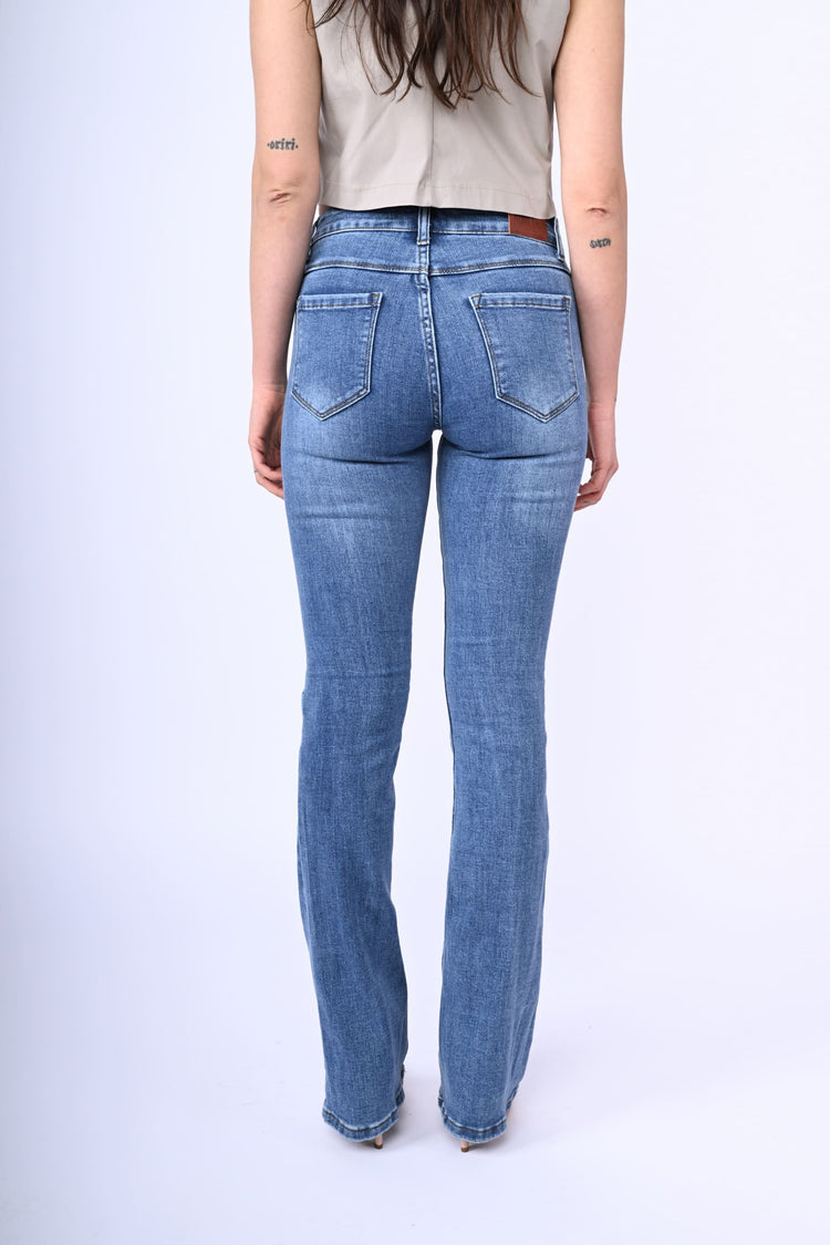 Jeans a gamba svasata