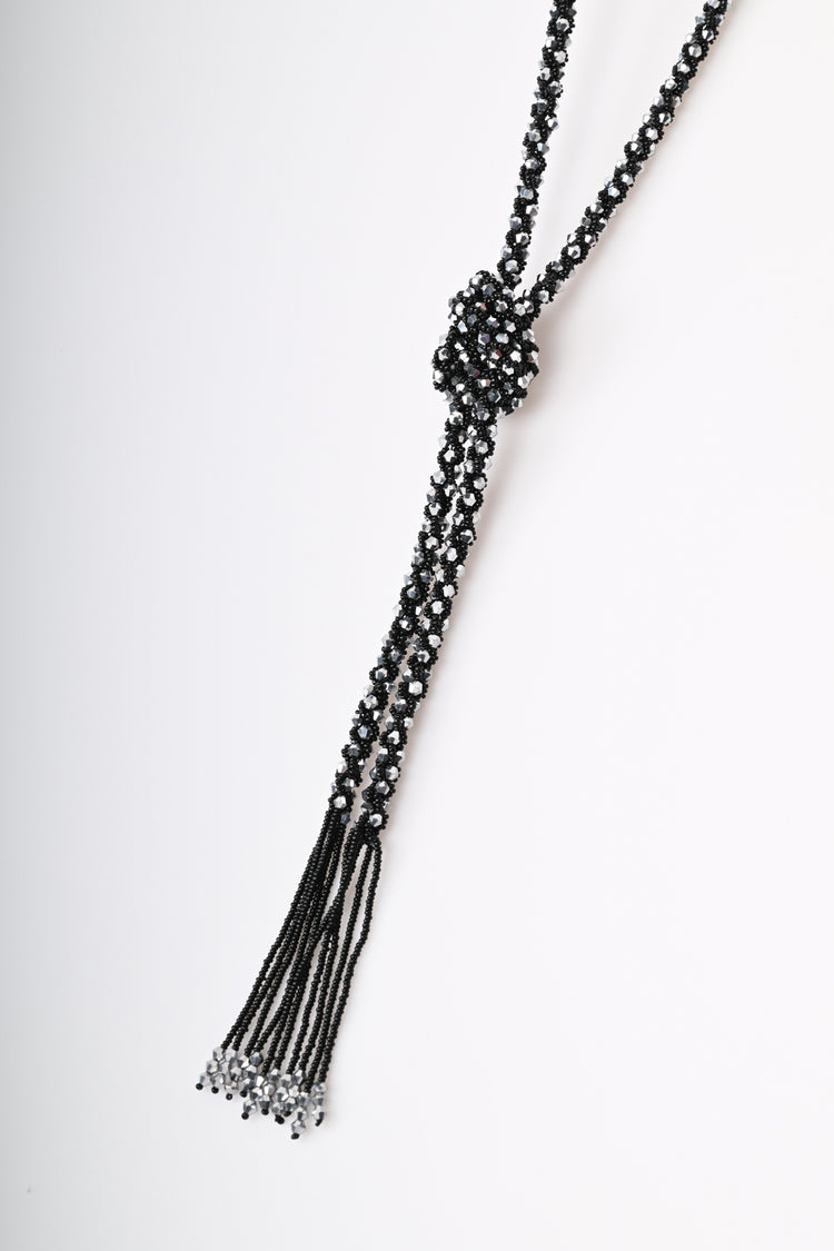 Collana lunga con nodo e frange