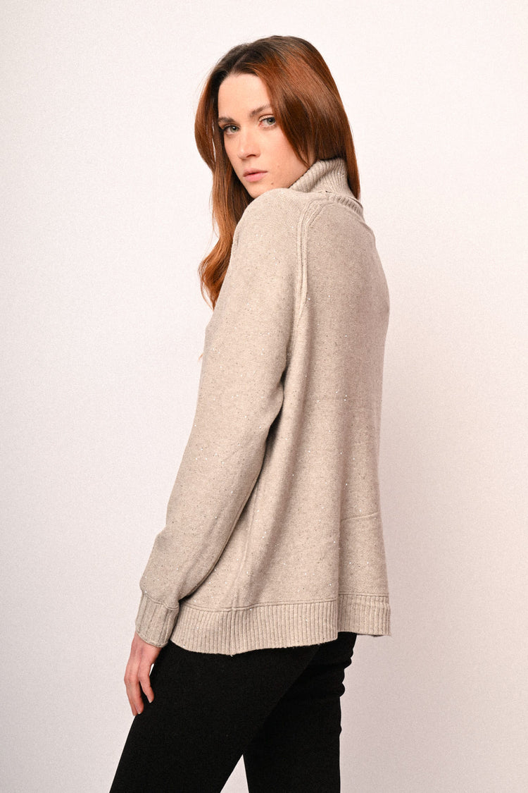 Dolcevita con mini paillettes all-over