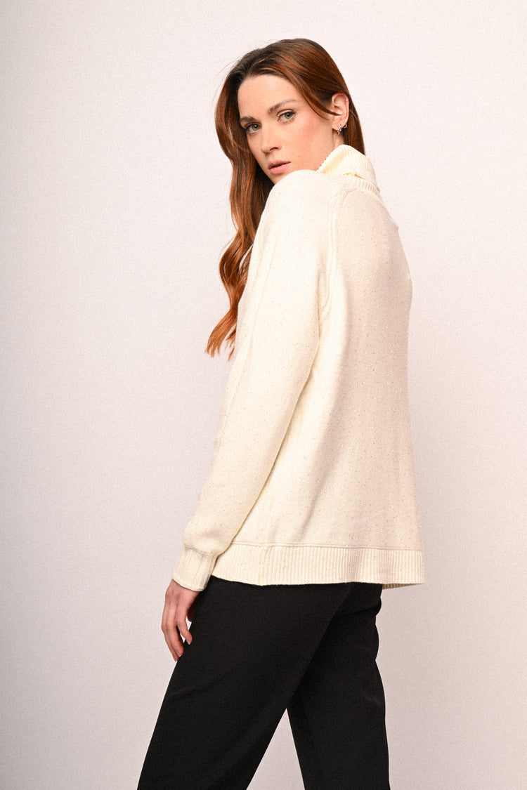 Dolcevita con mini paillettes all-over