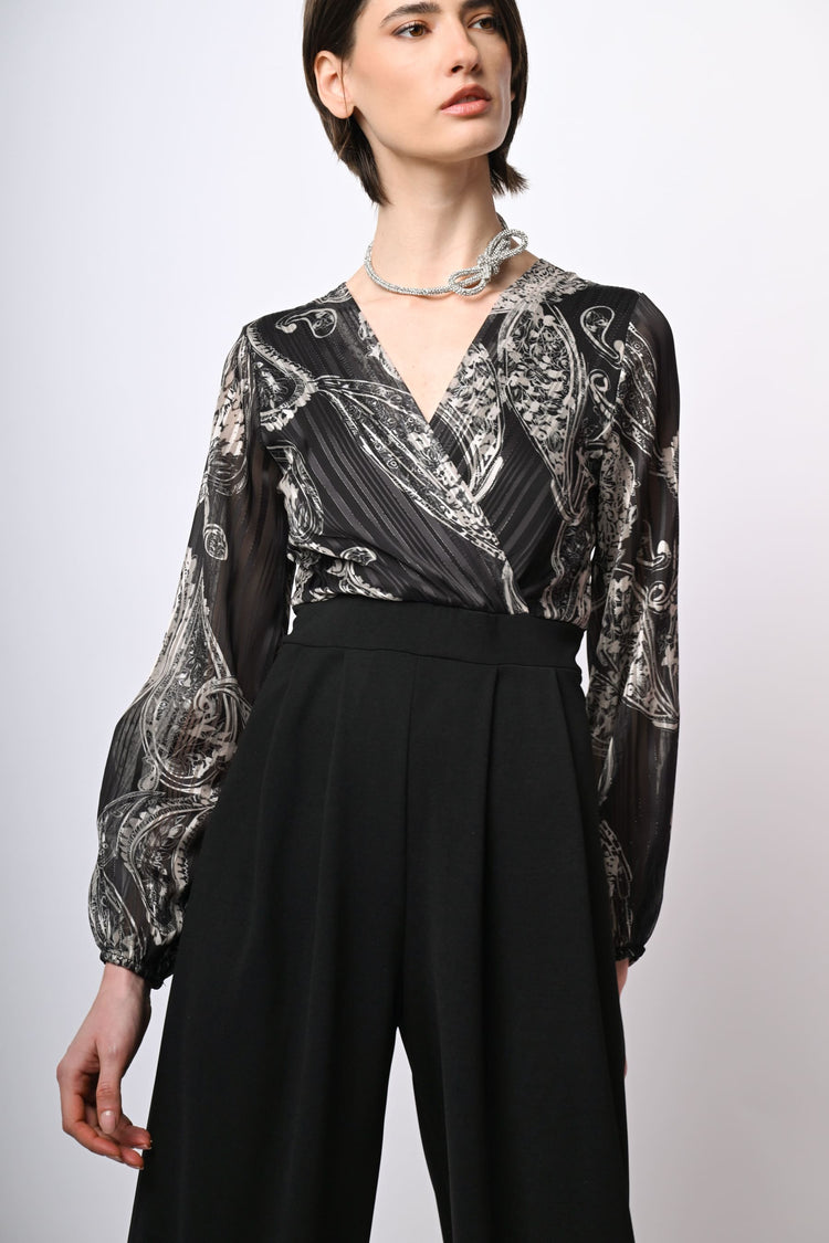 Tuta bi-materiale con stampa paisley