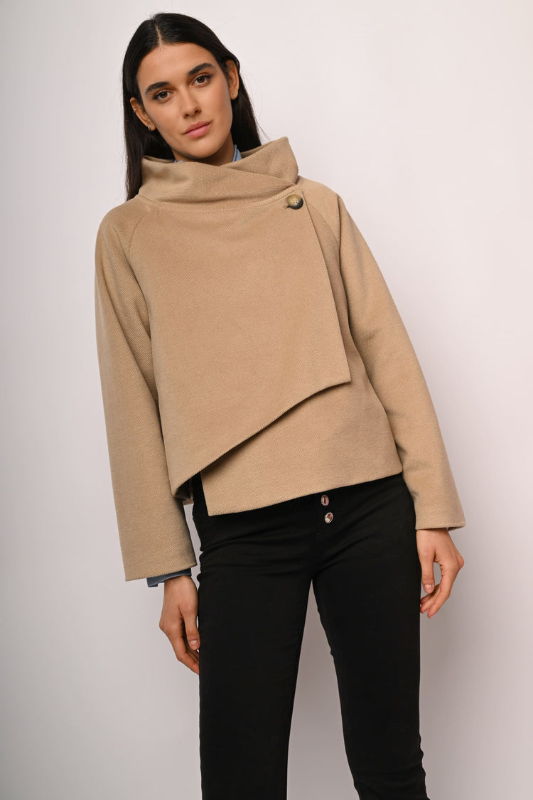 Giacca a cappa con bottone