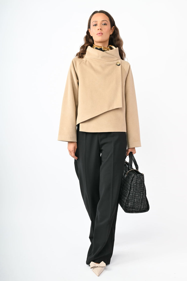 Giacca a cappa con bottone