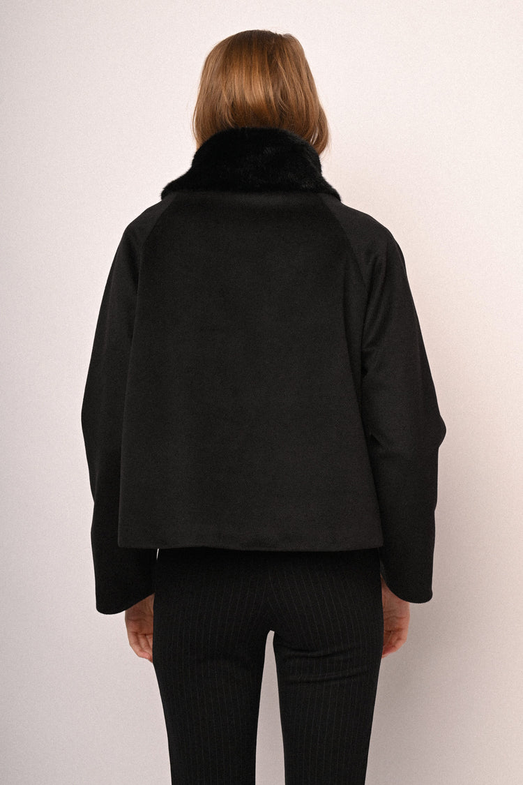 Cappa con collo in faux fur