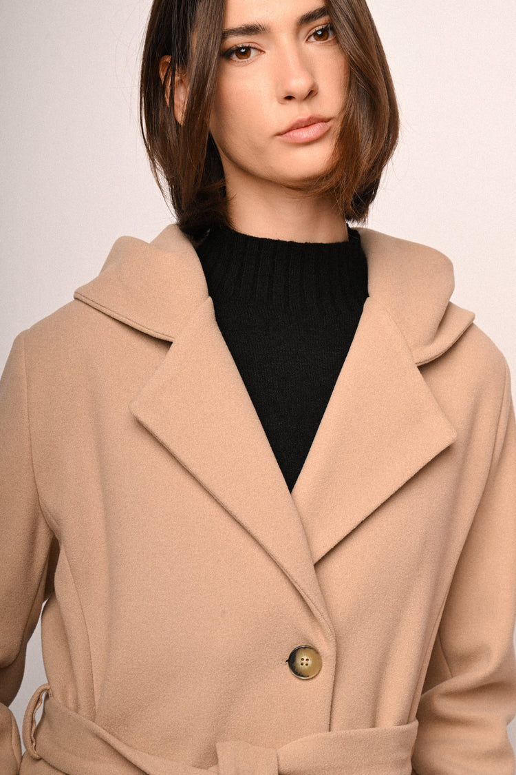 Cappotto lungo con cappuccio e cintura