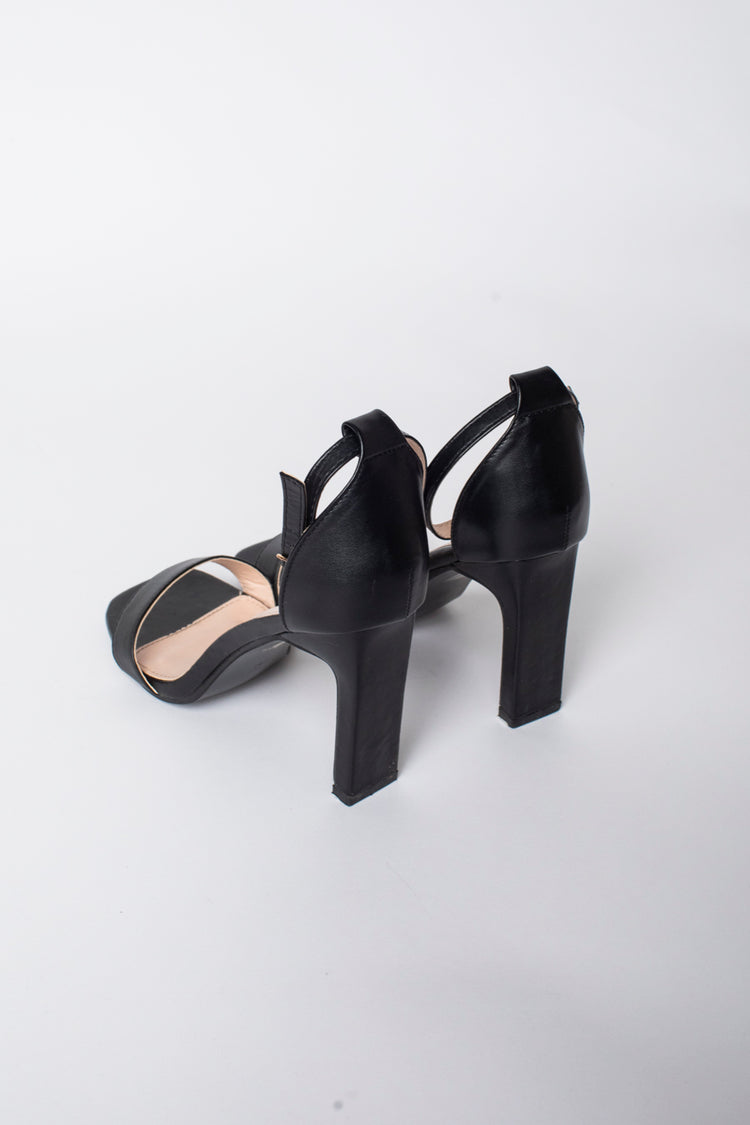 Sandalo con cinturino e tacco a blocco