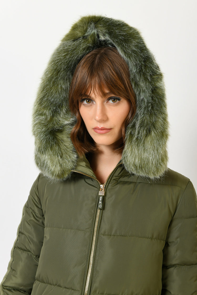 Piumino lungo con cappuccio in faux fur