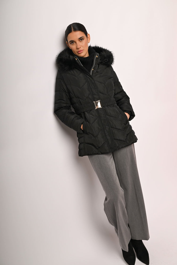 Piumino con cintura e cappuccio