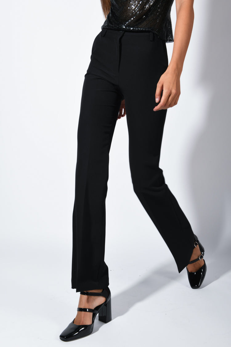 Pantaloni a gamba svasata