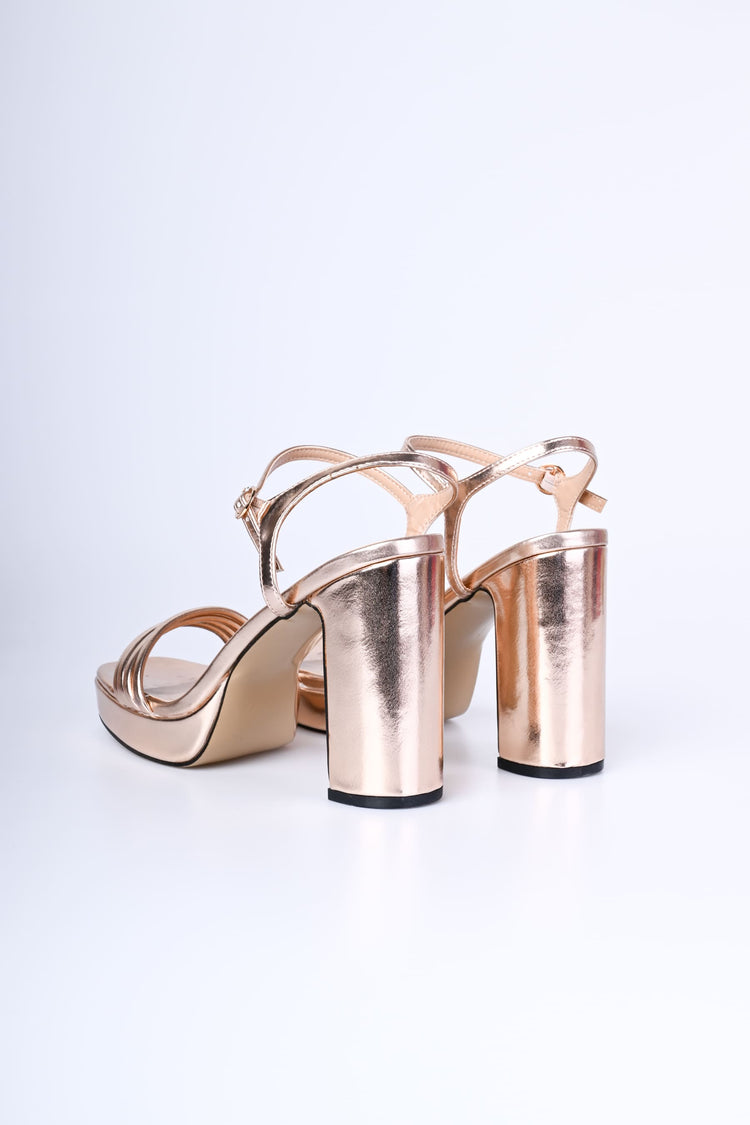 Sandalo alto plateau e tacco largo