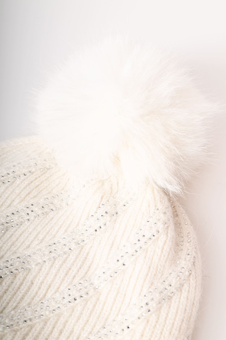 Berretto con pompon e strass