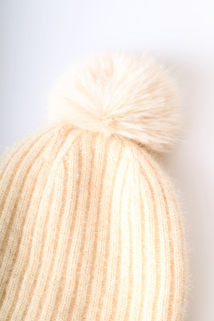 Berretto in maglia brillante con pompon
