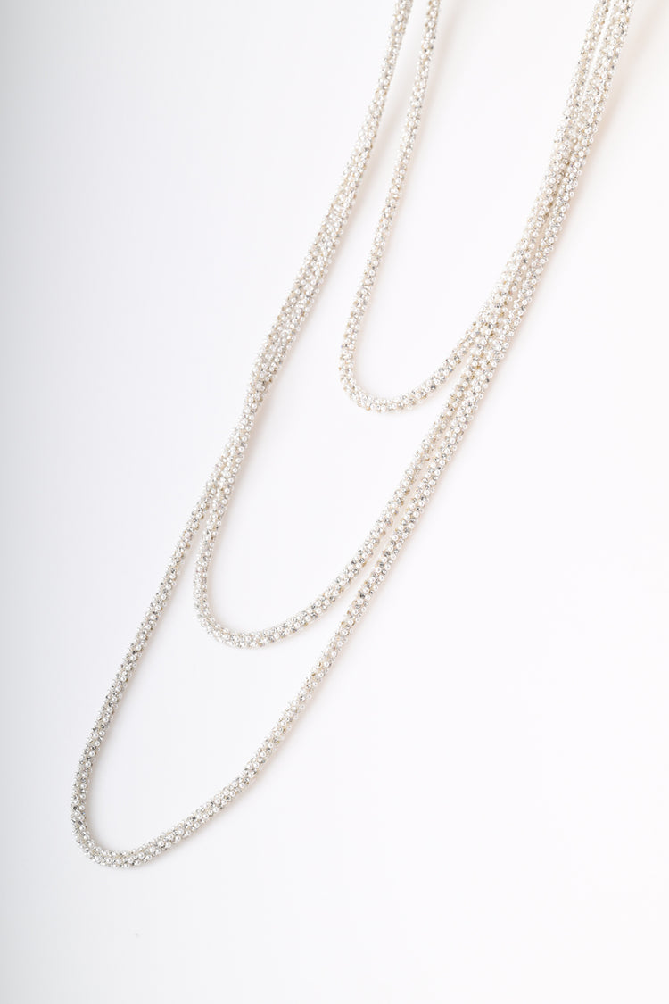 Collana lunga a tre fili