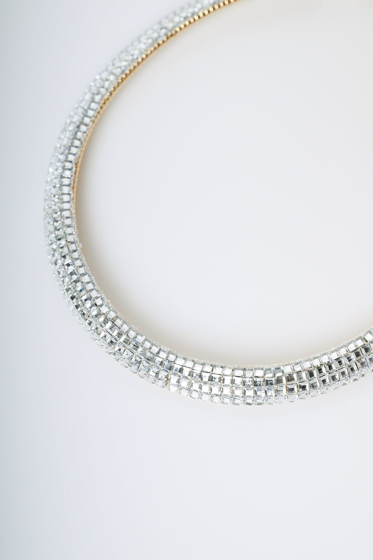 Collana rigida con strass