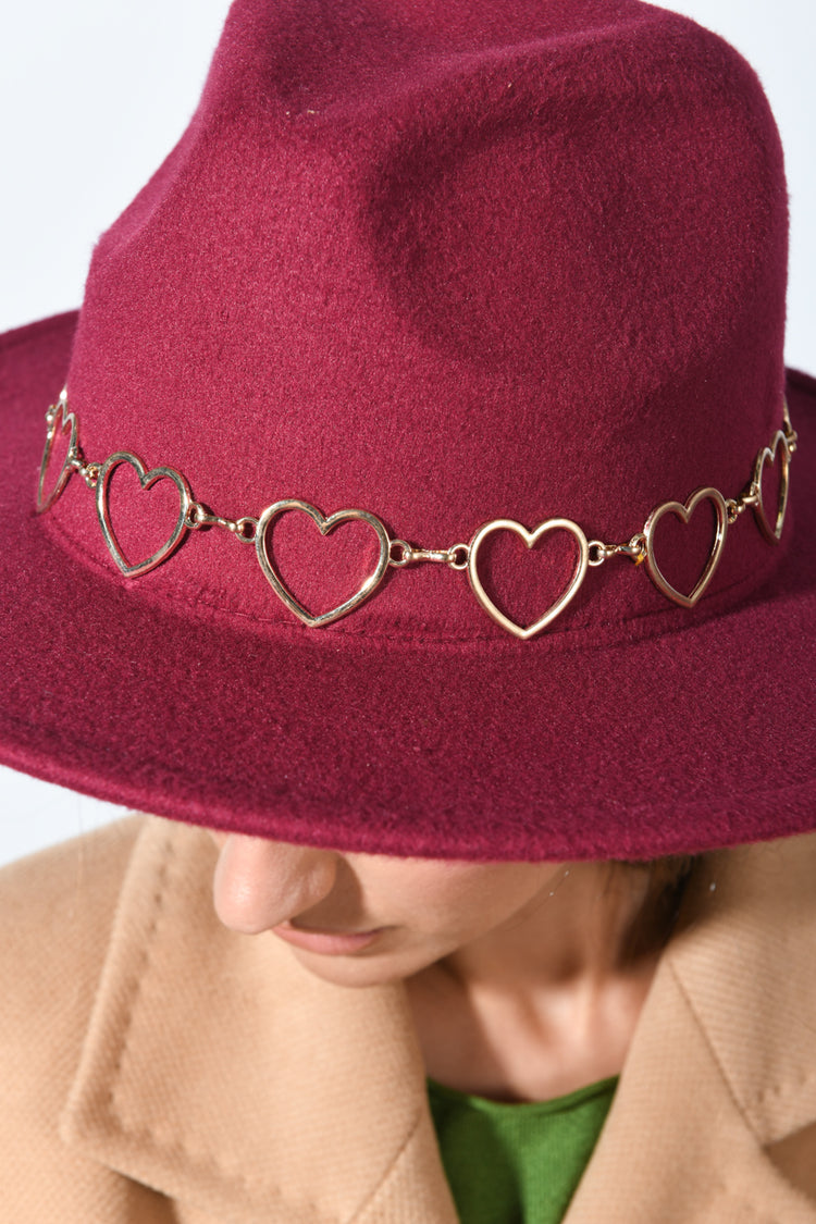 Cappello con catenella a cuore