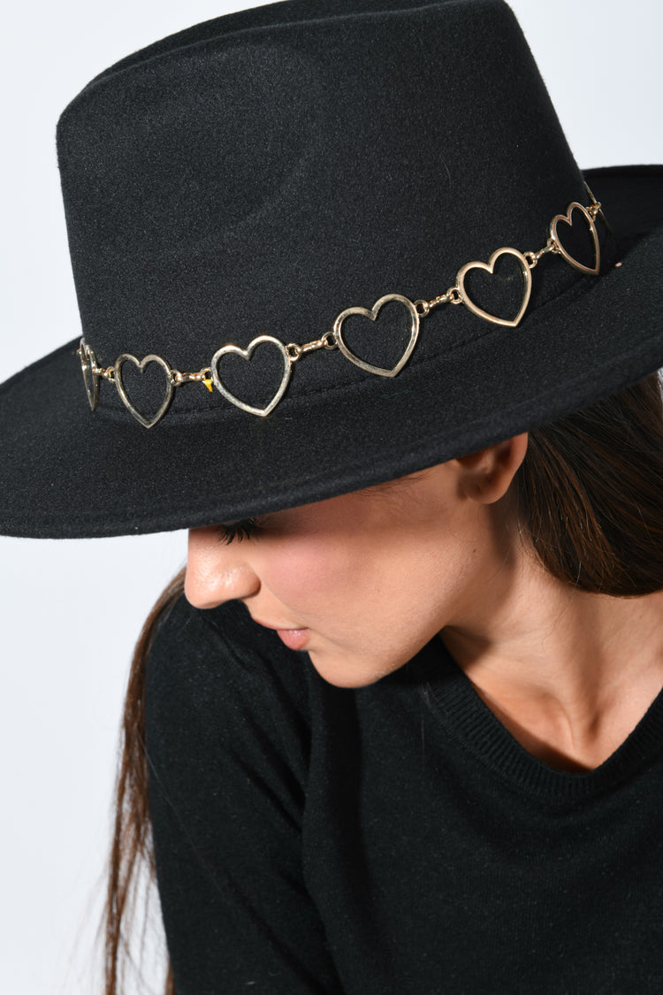 Cappello con catenella a cuore