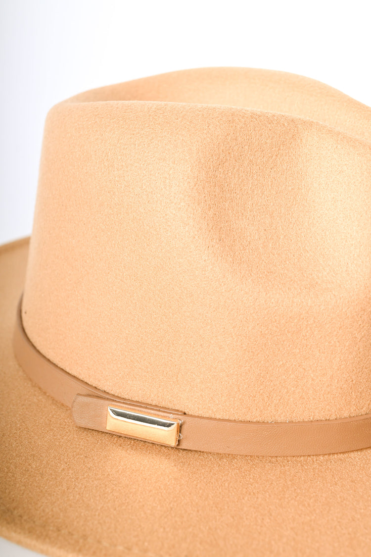 Cappello fedora con cinturino in similpelle