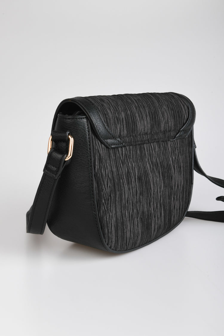Borsa tracolla goffrata con fibbia