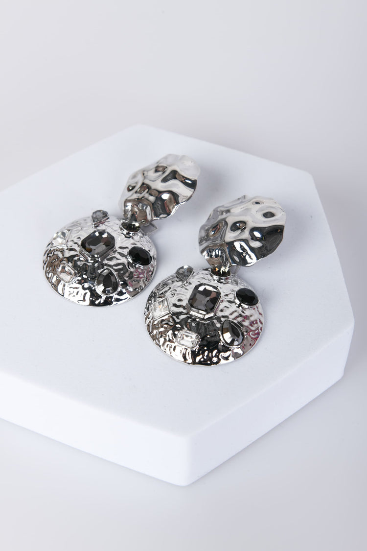 Orecchini con pendente e pietre