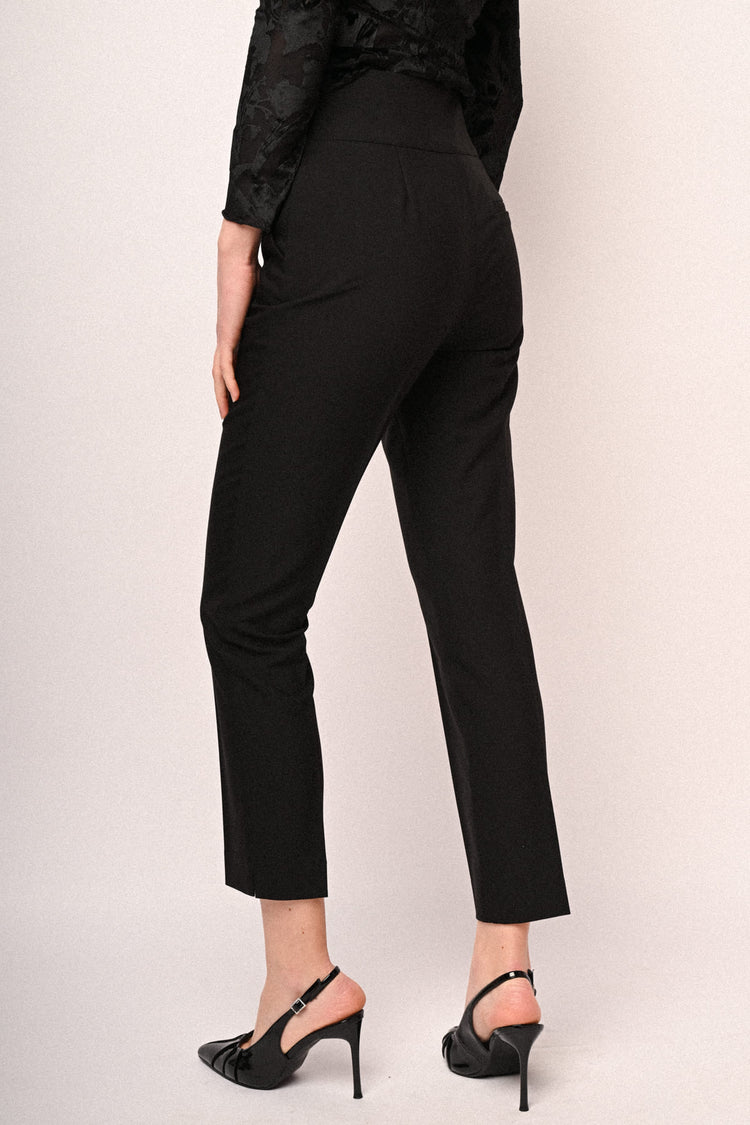 Pantaloni a sigaretta con piega stirata