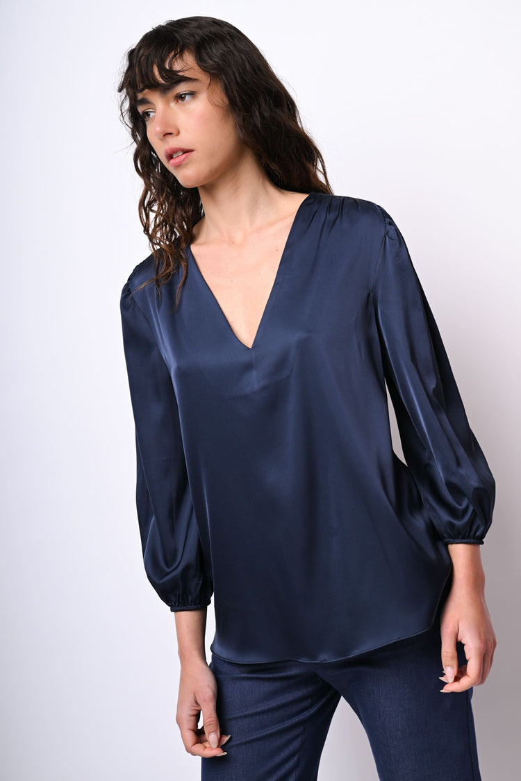 Blusa in raso con scollo a V