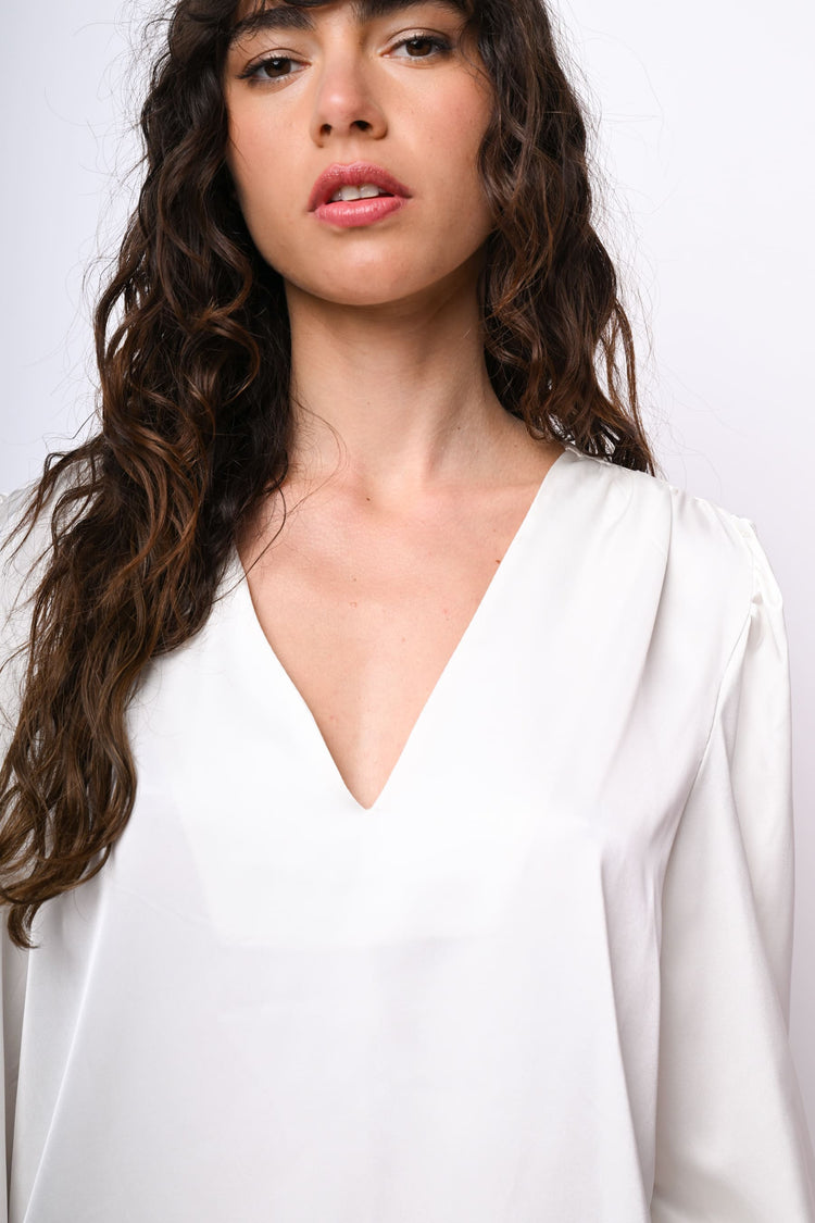 Blusa in raso con scollo a V