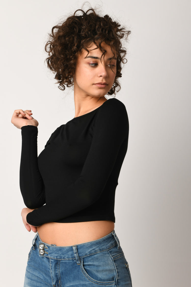 Top crop con scollo a barchetta