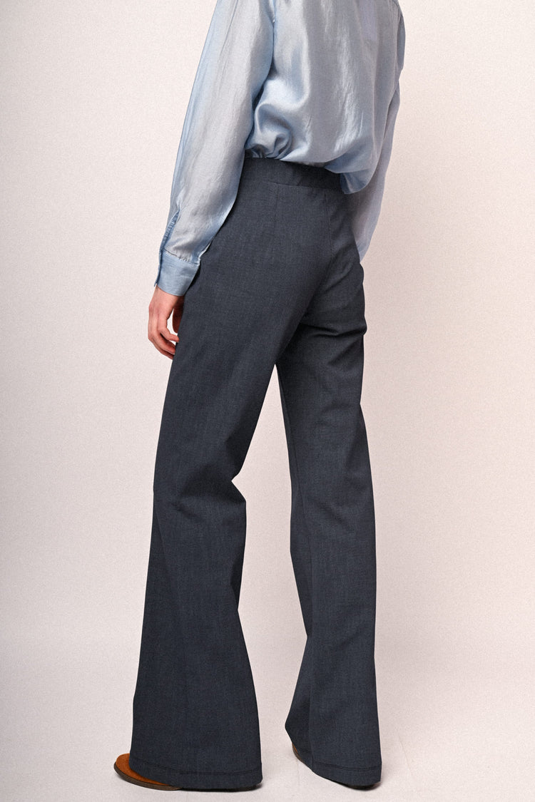 Pantaloni svasati effetto denim