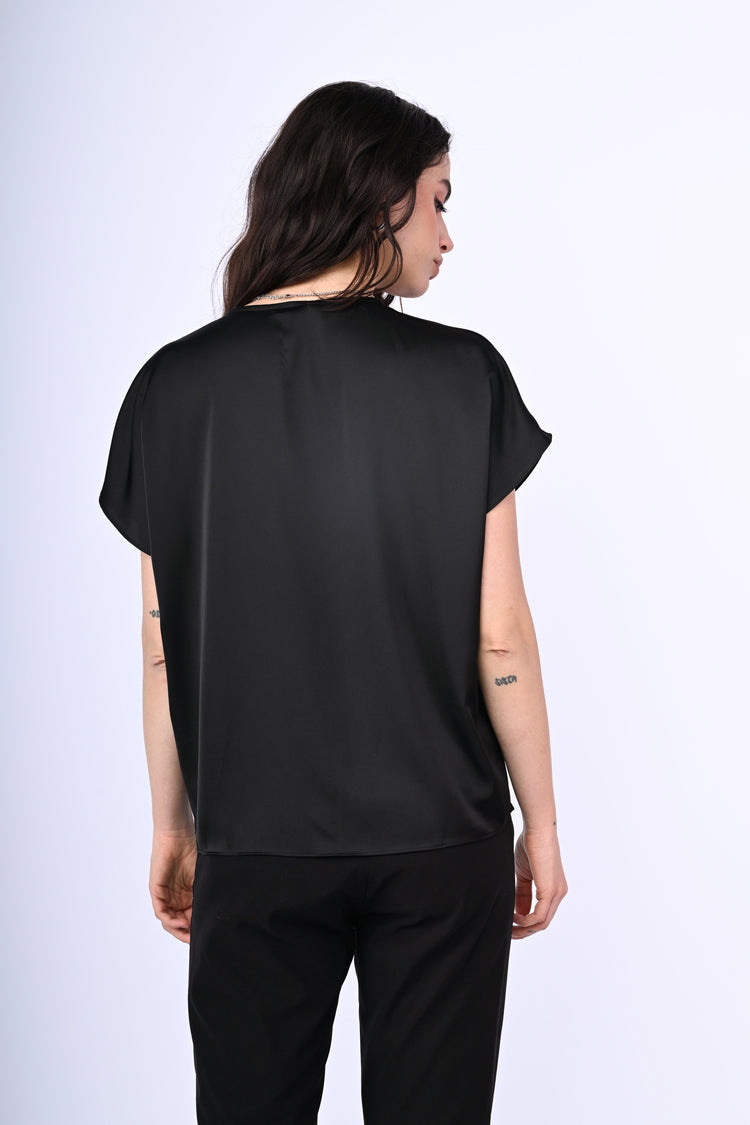 T-shirt in raso con scollo V