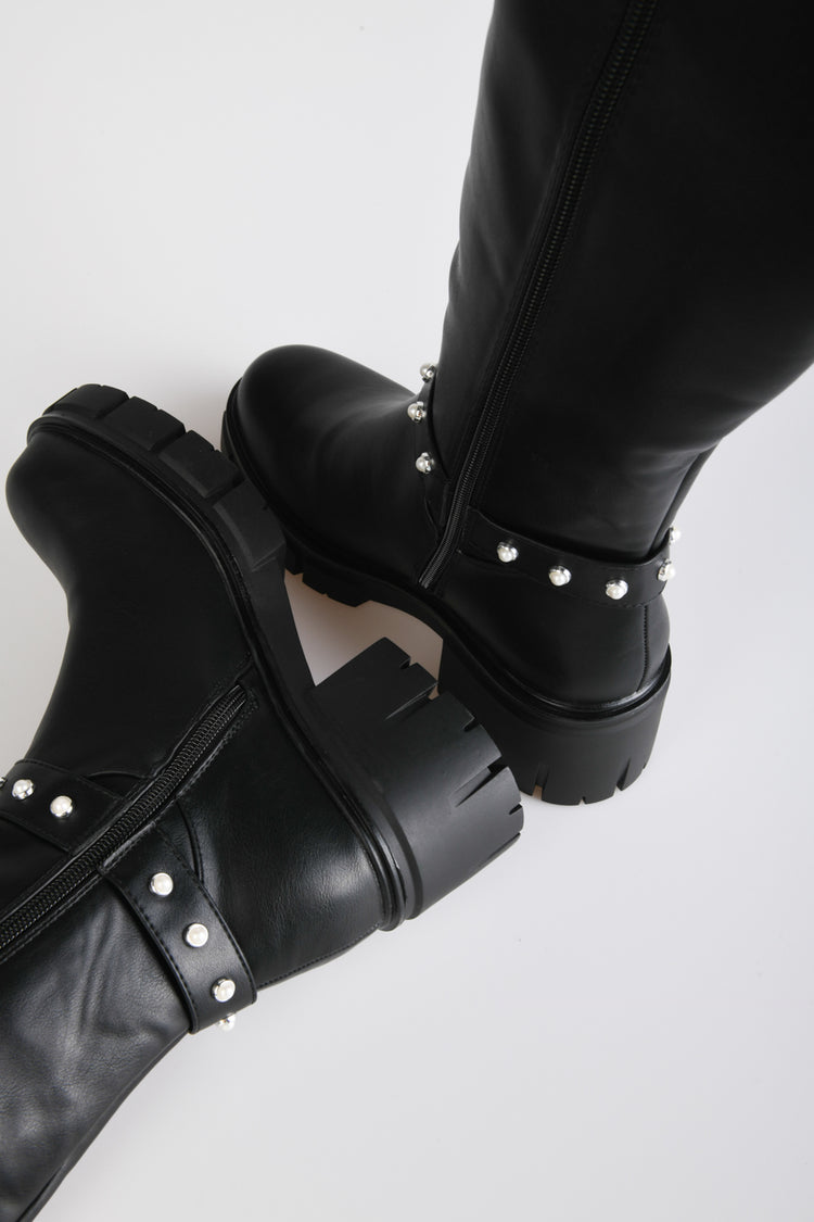 Stivali con perle decorative