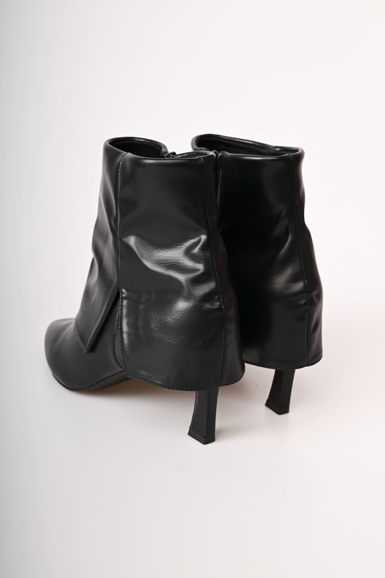 Stivaletti con maxi risvolto