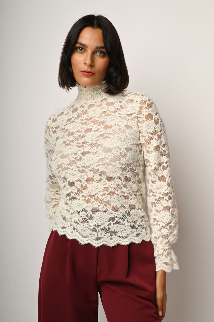 Top a maniche lunghe in pizzo