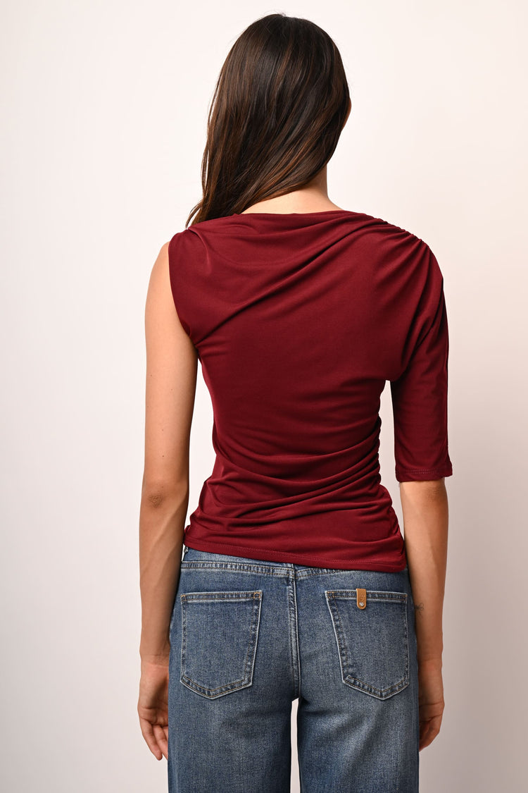 Top asimmetrico con decorazione gioiello