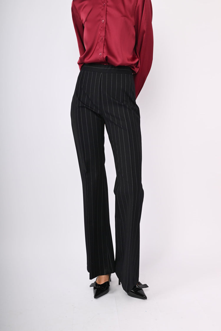 Pantaloni svasati a stampa gessata