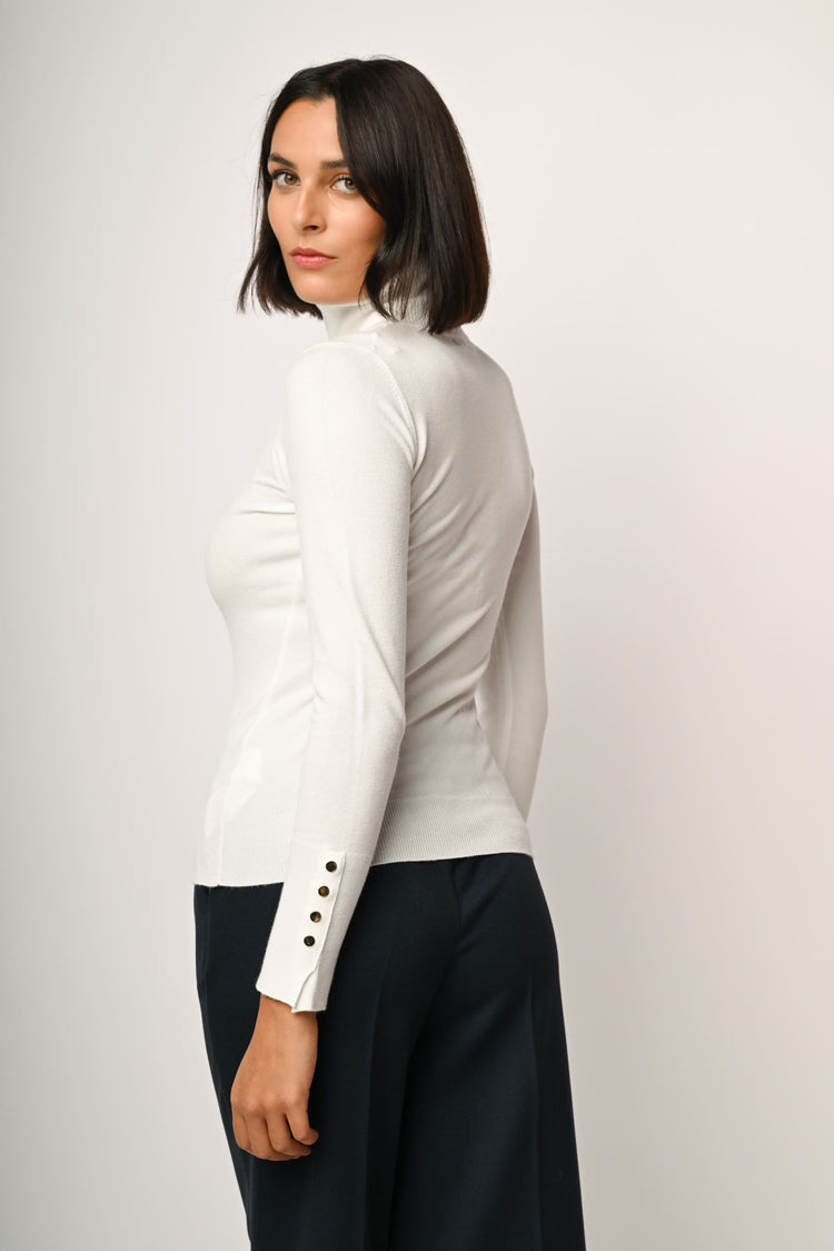 Dolcevita con bottoni ai polsini