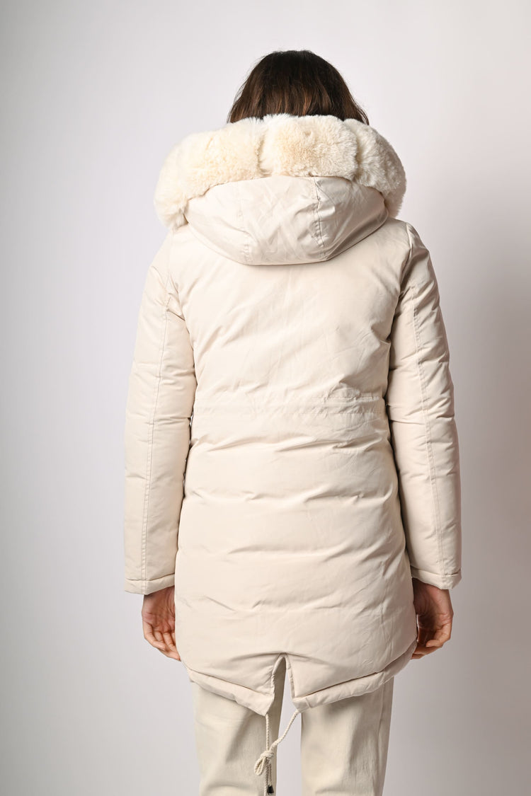 Piumino con cappuccio in faux fur