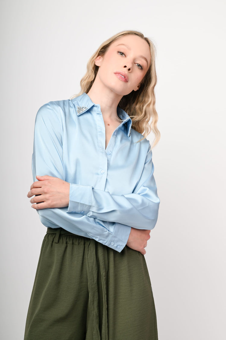 Camicia in raso con colletto gioiello