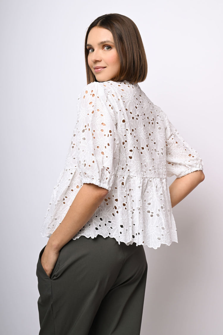 Blusa in pizzo Sangallo con laccetti