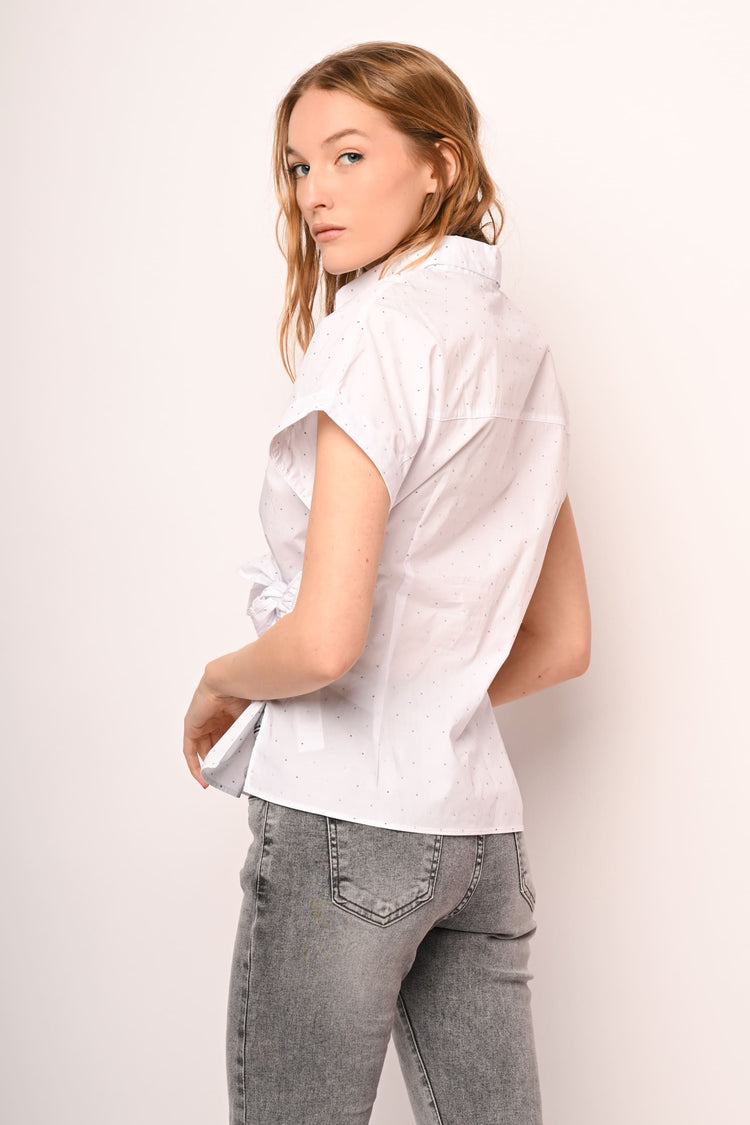 Camicia con nodo e mini borchie