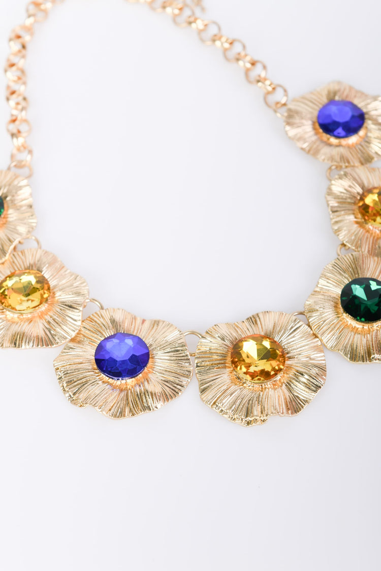 Collana con fiori e cristalli