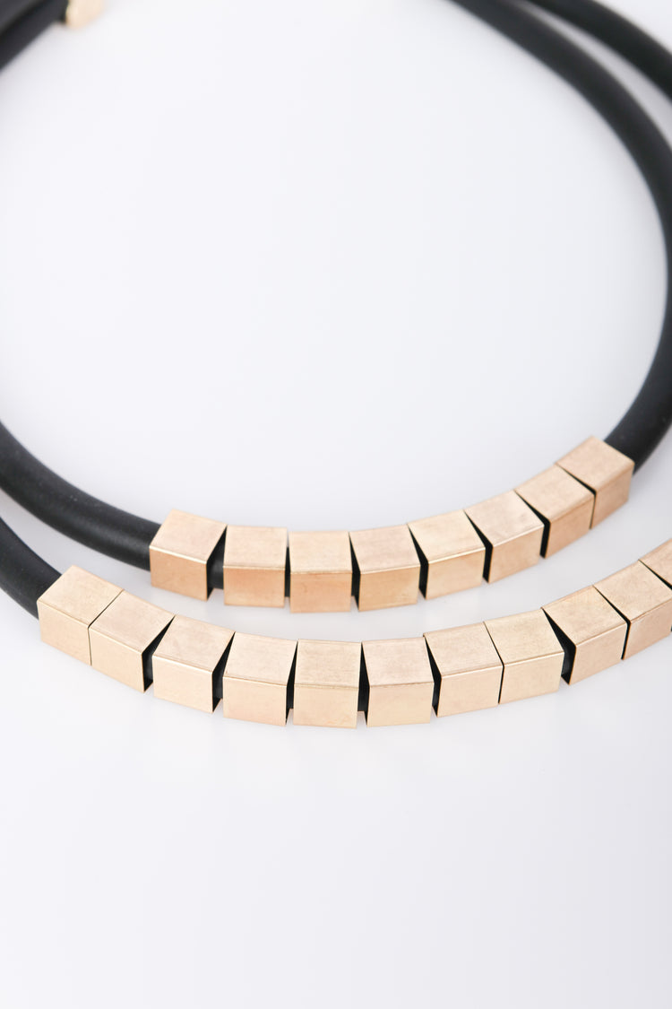 Collana doppio filo con cubi