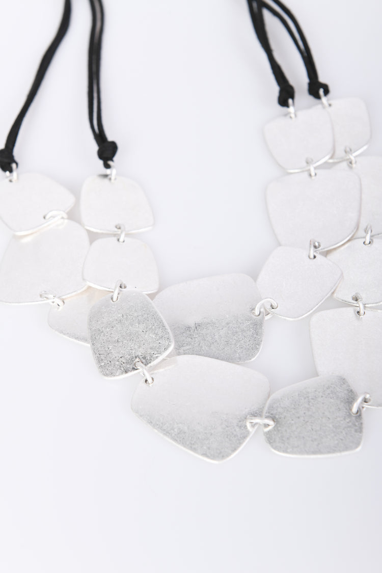 Collana con pendenti geometrici